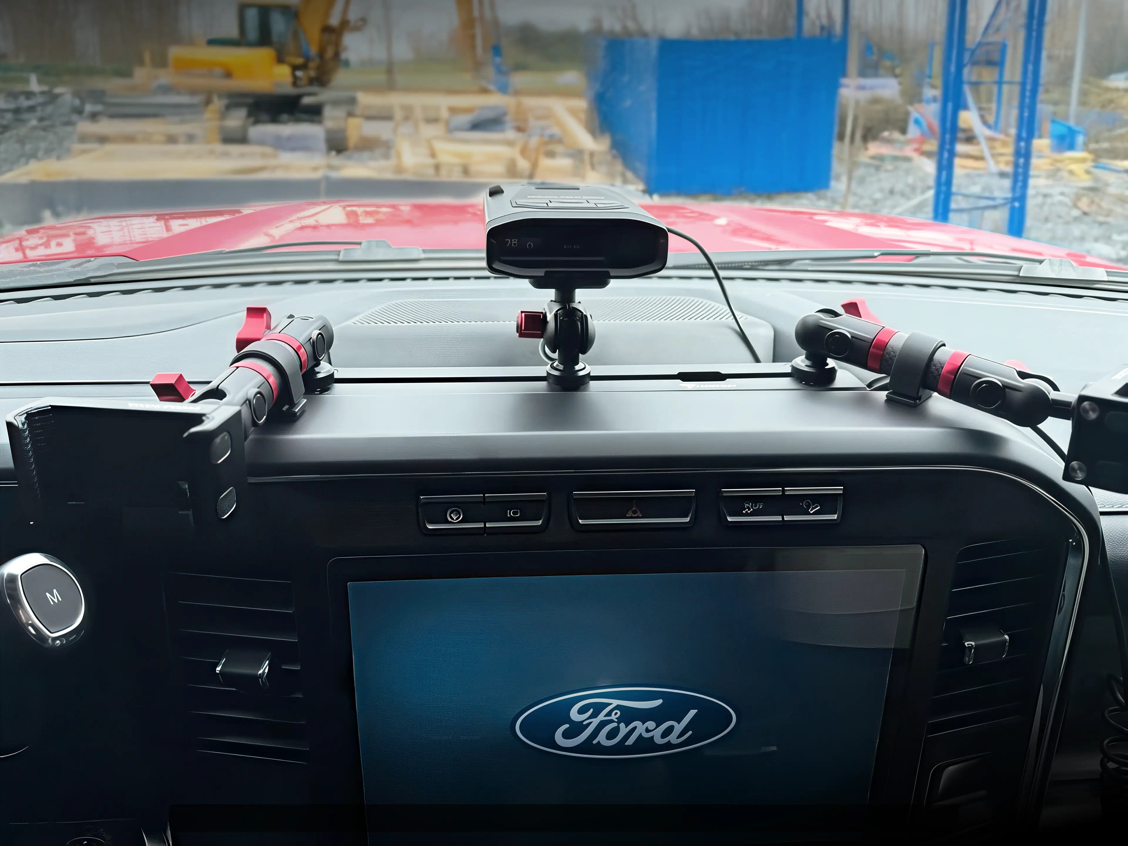 TRAXX™ - Slim Track Dash Bracket With MagSafe Phone Mount | 2023-2026 Ford Super Duty (F-250 Through F-600)