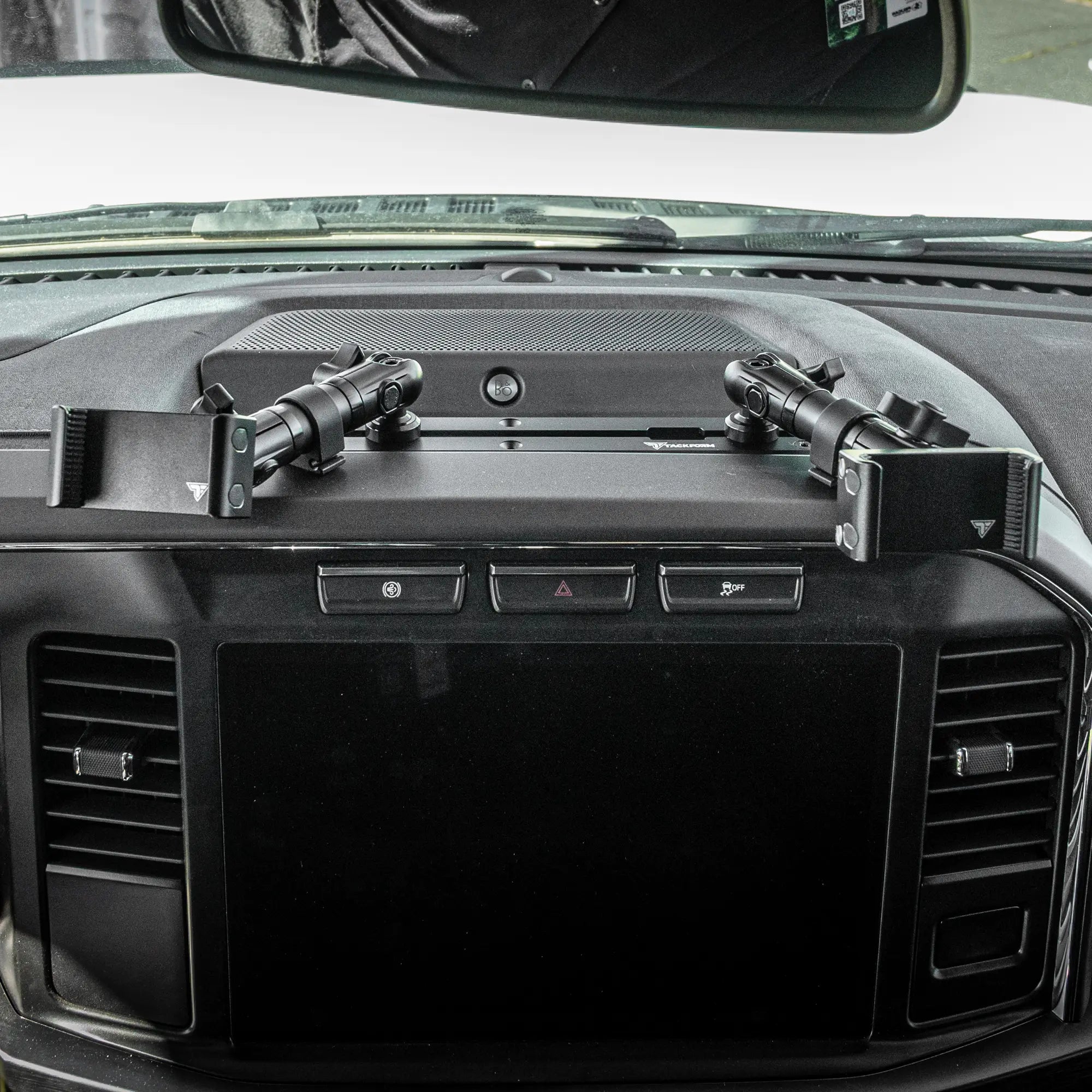 TRAXX™ - Slim Track Dash Bracket With 20LITE Phone Mount | 2023-2026 Ford Super Duty (F-250 Through F-600)