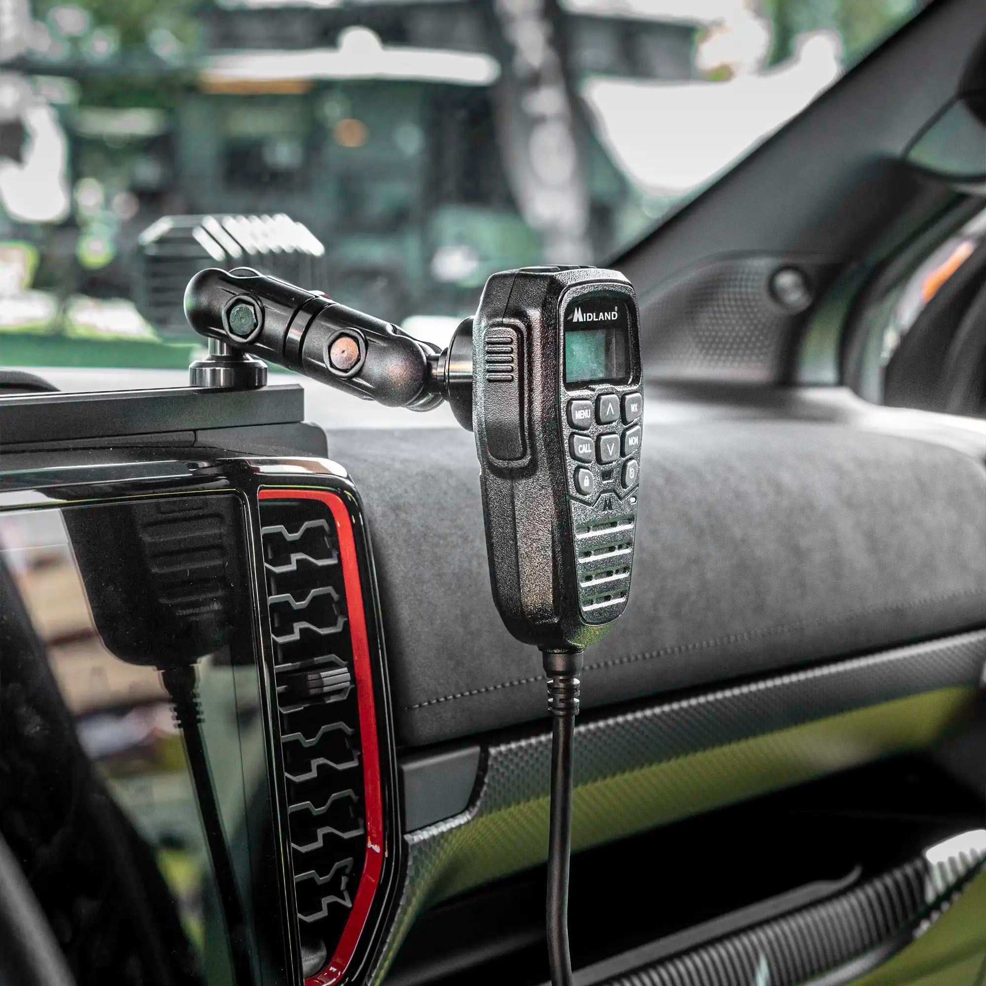 TRAXX™ - Slim Track Dash Bracket With MagSafe Phone Mount | 2024+ Ford Ranger