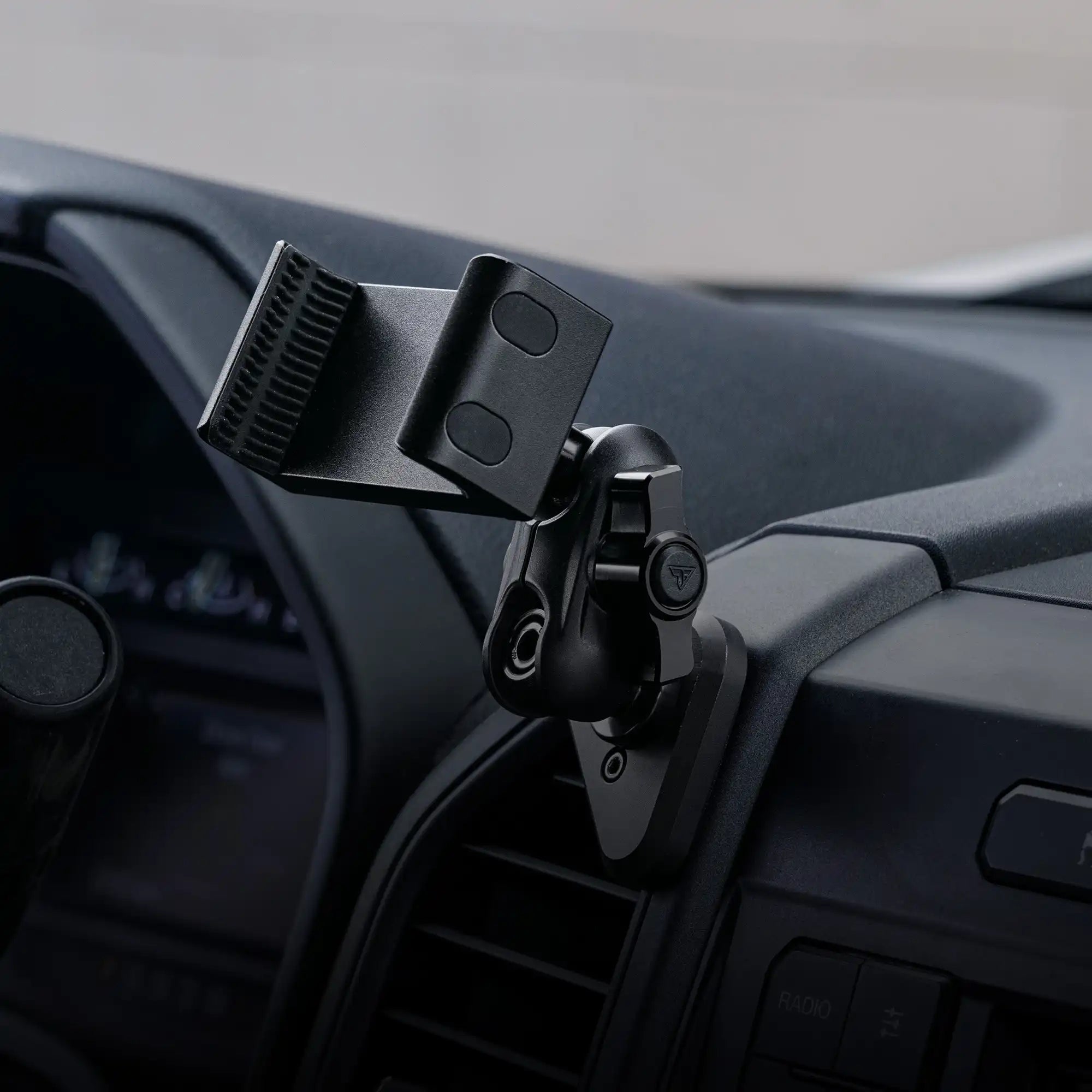 LINK™ Vent Mount Bracket With Qi2/MagSafe Charging and Cooling Phone Holder | Choose Your Arm Length | ‘15-‘20 Ford F-150, ‘17-‘22 Super Duty, ‘18-‘21 Expedition (See Compatibility Info For Year/Trim Details)
