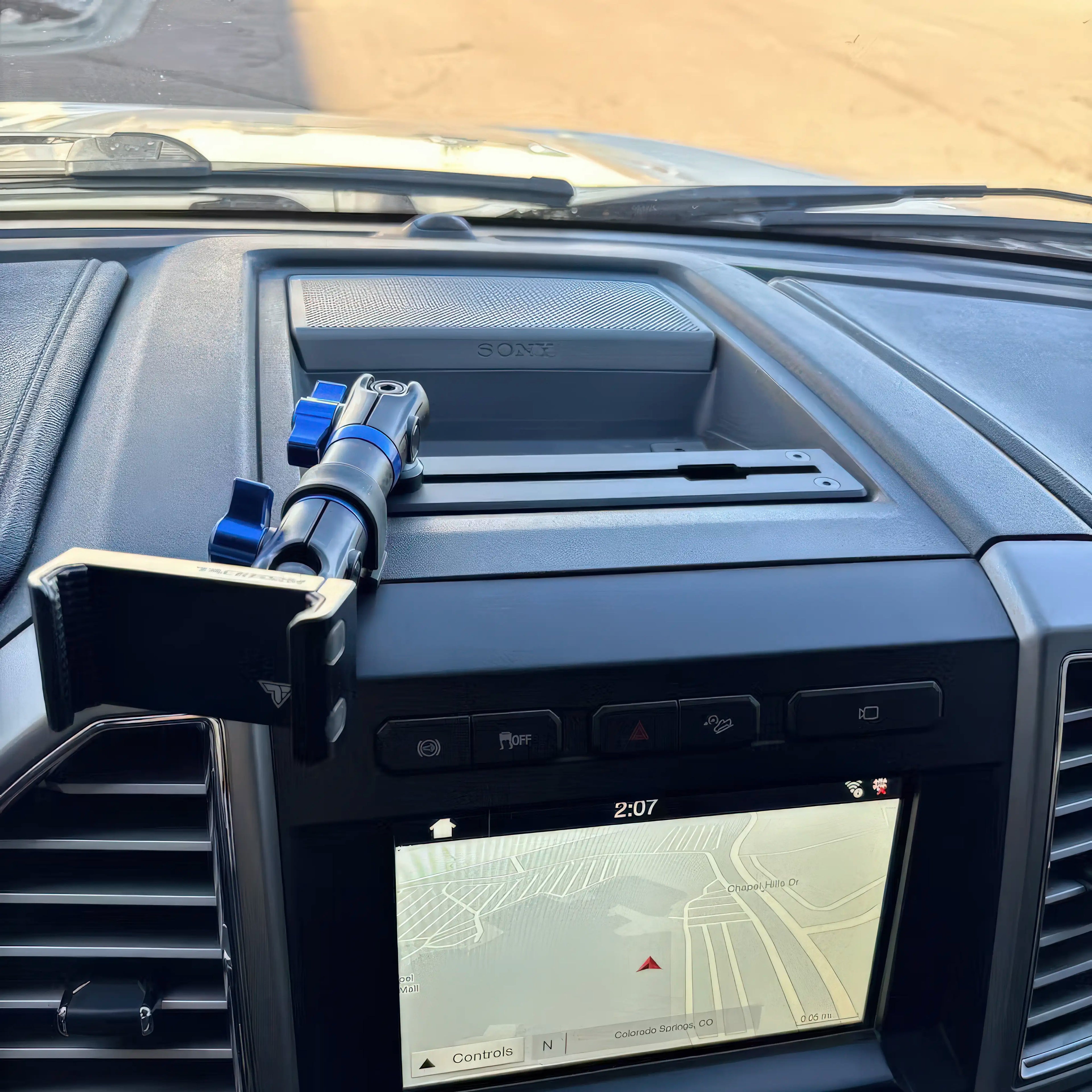 TRAXX™ - Slim Track Dash Bracket With Dual MagSafe Phone Mounts | ‘15-‘20 Ford F-150, ‘17-‘22 Super Duty, ‘18-‘21 Expedition (See Compatibility Info For Year/Trim Details)