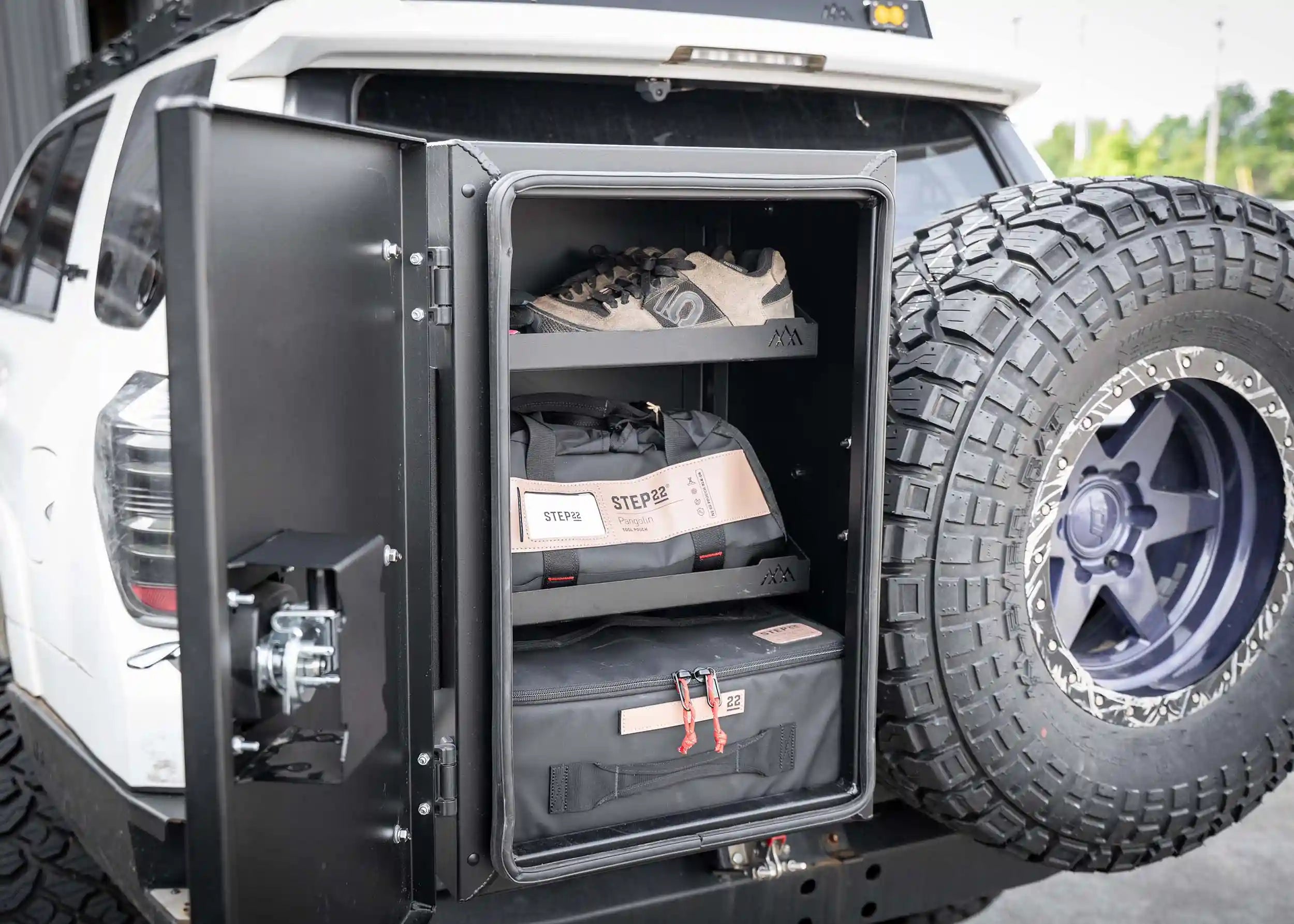 Universal Overland Storage Box (19x28x15)